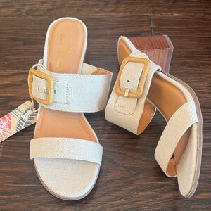 Tommy Bahama Tan Sandals with Gold Buckle